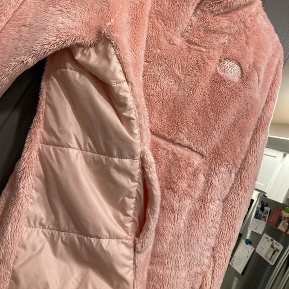 North Face Medium Pink Fuzzy Jacket - Picture 4 of 6